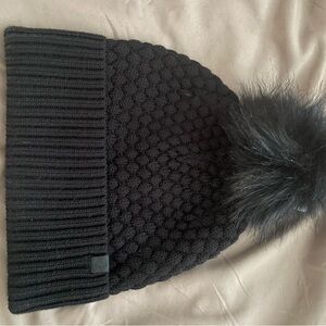 Lululemon Black-  bubble knit Pom Pom  beanie